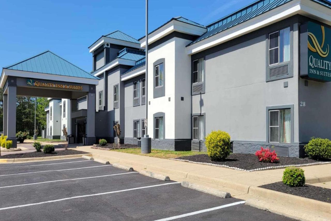 Quality Inn & Suites Quantico Stafford Exterior photo