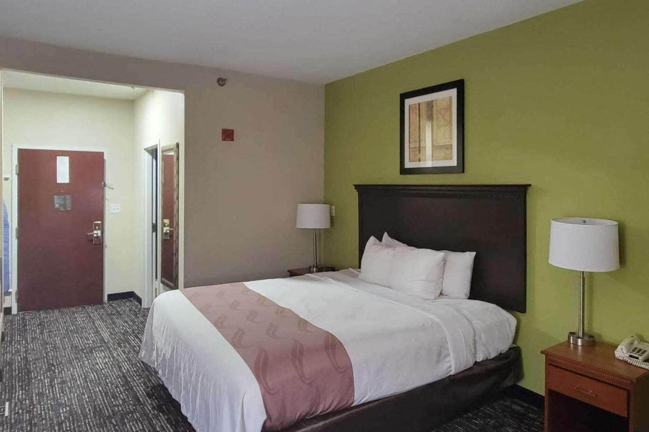 Quality Inn & Suites Quantico Stafford Exterior photo